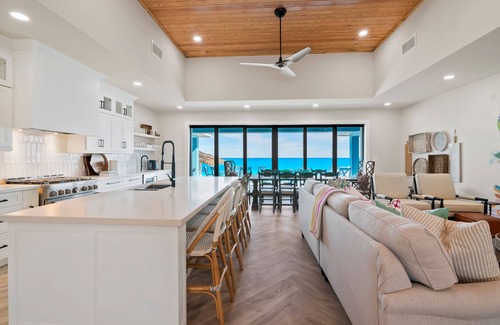Farmer's Hill Villa | Luxury Private Beachfront Villa w/ Infinity Pool in The Bahamas for 14 people