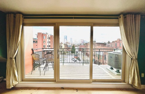 East Allegheny Casa | Luxury Private Boutique Hotel with CityView, Hot Tub, Free Parking