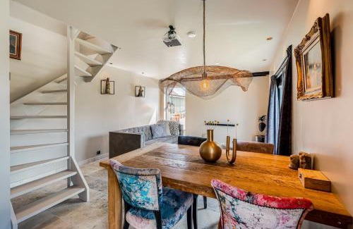 Ilpendam Casa | Luxury private farmhouse cottage near Amsterdam plus home cinema