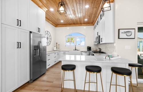 Farmer's Hill Villa | Luxury Private Oceanfront Villa w/ Infinity Pool - Sleeps 6- 12 people