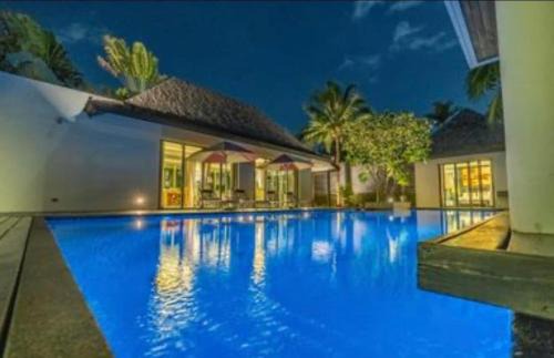 Choeng Thale Villa | Luxury private pool villa resort style near beaches in Laguna