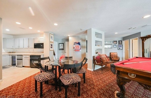 Sunrise Manor Casa | Luxury Private Resort-Style Home with Pickleball & Basketball Court & Lazy River