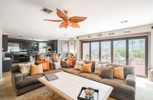 Sunrise Manor Casa | Luxury Private Resort-Style Home with Pickleball & Basketball Court & Lazy River
