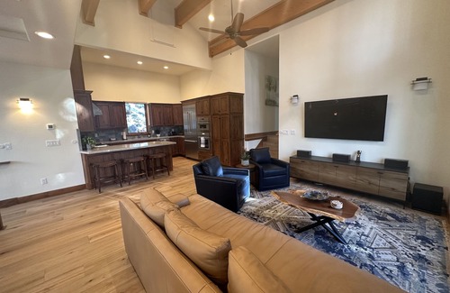 Skyland Casa | Luxury Private Retreat - near Beaches and Resorts