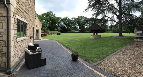 Earlswood Apartamento | Luxury, private, secure self-contained Coach House, near Wythall and close to the NEC
