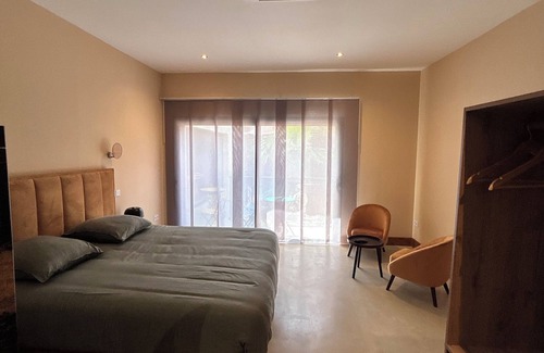 Torreilles Cama Y Desayuno | Luxury private suite, the colonial house
