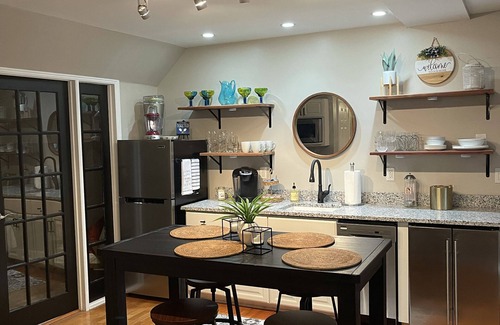 Mount Vernon Casa | Luxury private suite hot tub & game room w/ full kit, King Bed
