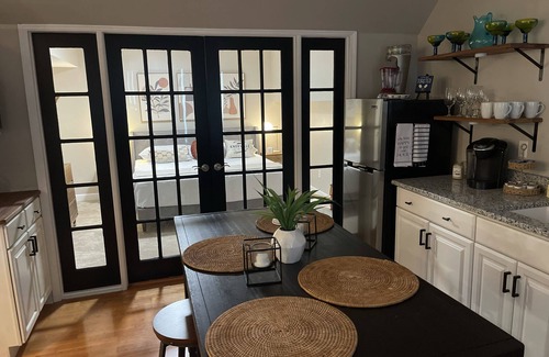Mount Vernon Casa | Luxury private suite hot tub & game room w/ full kit, King Bed