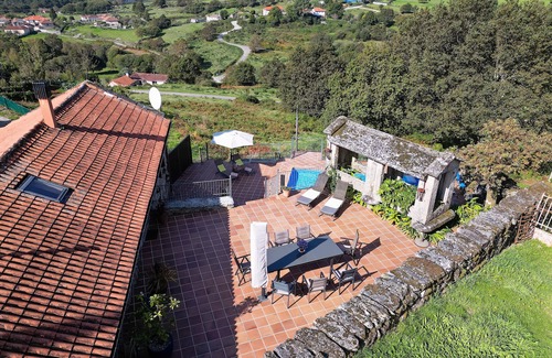 Covelo Villa | Impresionante villa con piscina en una aldea rural en las colinas de Vigo
