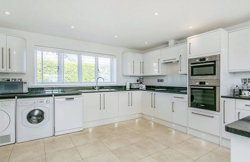 Bigbury-on-Sea Casa | Luxury property Sleeps 8 - Sea views & hot tub - 200m from beach!