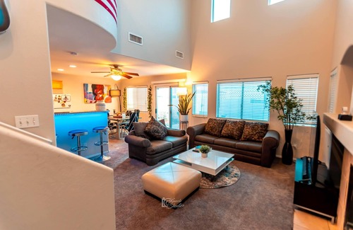 Silverado Ranch Cama Y Desayuno | LUXURY QUEEN SUITE , MINUTES TO AIRPORT,STRIP AND FREEWAY