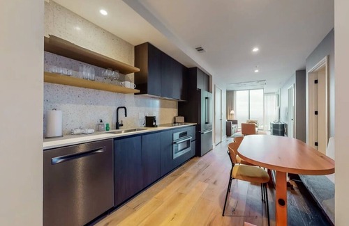 East Cesar Chavez Condominio | Luxury Rainey St Condo with rooftop pool, Lakeview & Gym