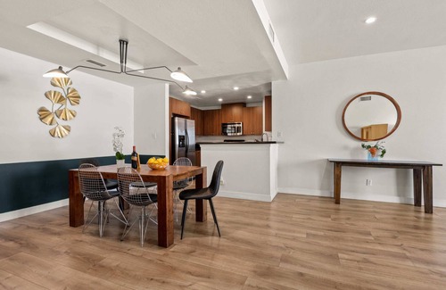 Sawtelle Condominio | Luxury Redefined: 2BR Gem in Los Angeles