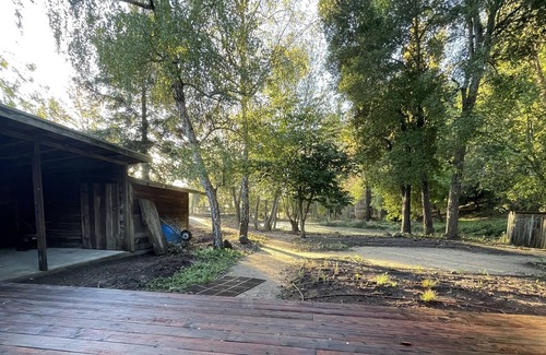 Freestone Casa | Luxury Redwood House w/ Hot Tub - walk to Cheese Shop, Spa & Bakery