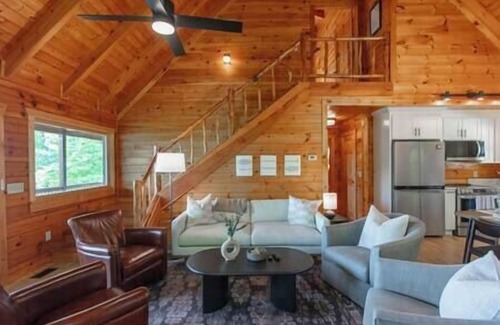 Necowa Cove Casa | Luxury Renovated | Lake & Mountain Views | Hot Tub