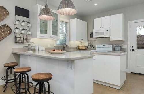 Fredericksburg Casa | Luxury rental in the heart of Fredricksburg minutes from Main Street.