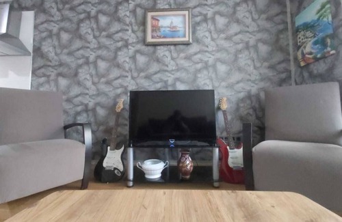 Kadikoy Apartamento | luxury residence in istanbul!--5 min from the metrobus, have pool, sauna n more!