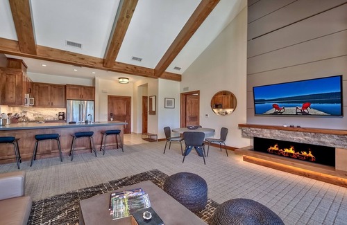 Lakeside Park Condominio | Luxury Residence - Gondola across the Street 2 Bedroom Condo by RedAwning