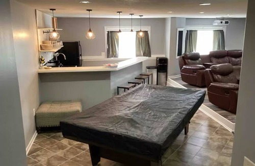 Wichita Apartamento | Luxury Residence w/ Theatre Room