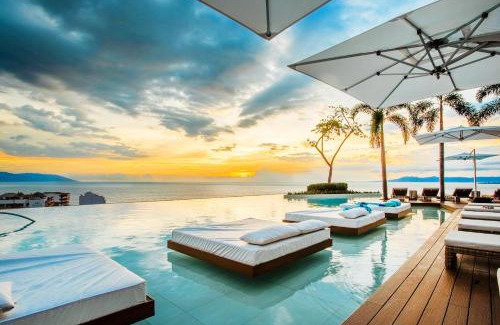 Alta Vista Casa | Luxury Resort Living on 9th Floor in Romantic Zone
