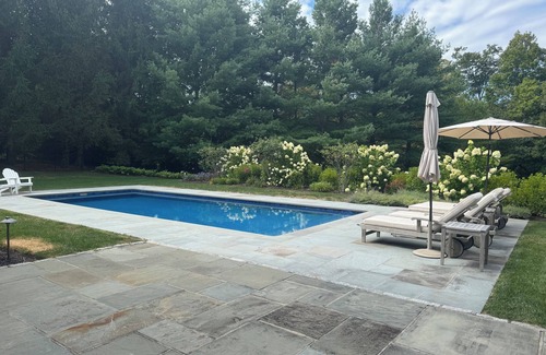 Ridgefield Casa | Luxury Retreat-5BR plus 3rd floor that sleeps 12 adults; 1 mile to town center