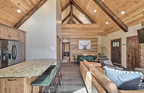 Mi-Wuk Village Cabina | Luxury Retreat: Custom Mi-Wuk Village Cabin!