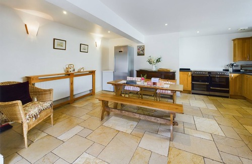 Chepstow Casa | Luxury Retreat: Dorlands House, Sleeps 16 - Hot Tub included in a Scenic Setting