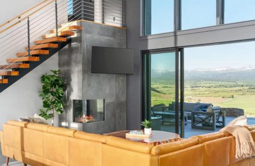 Tetonia Casa | Luxury Retreat Epic Views & Hot Tub