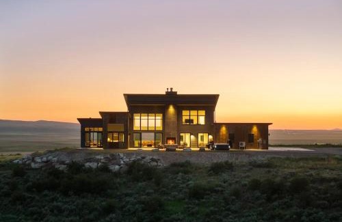 Tetonia Casa | Luxury Retreat Epic Views & Hot Tub