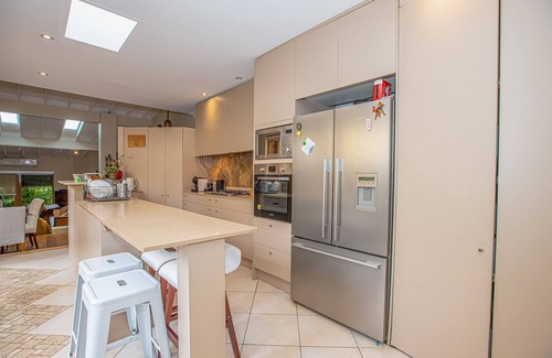 Camperdown Casa | Luxury Retreat Home - 4Bed House - Mins from CBD