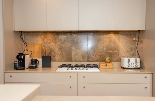 Camperdown Casa | Luxury Retreat Home - 4Bed House - Mins from CBD