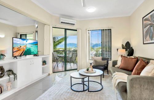 Cairns North Apartamento | Luxury Retreat in Cairns with Pool