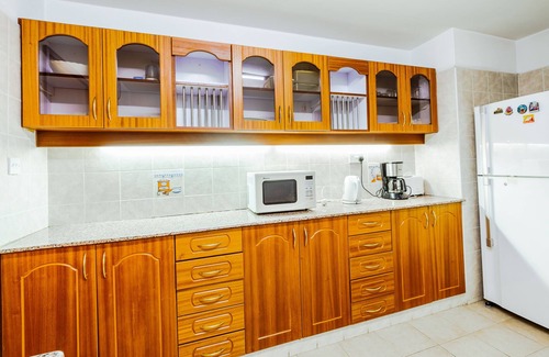 Nairobi Upper Hill Apartamento | Luxury Retreat in Nairobi's Upperhill: Parking, Security, Modern Design!