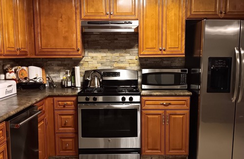Savannah Condominio | Luxury retreat minutes from Historic Downtown Savannah, Shopping, & Tybee Island