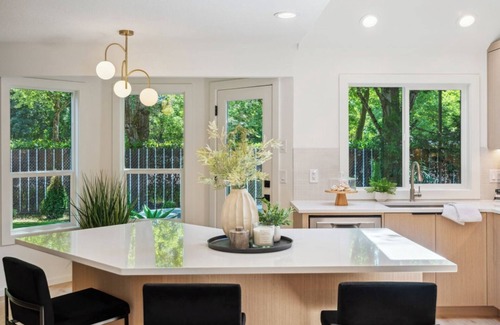 Wilkes East Casa | Luxury Retreat - NEW 4 BED/3 BATH Home close to Airport