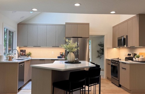 Wilkes East Casa | Luxury Retreat - NEW 4 BED/3 BATH Home close to Airport