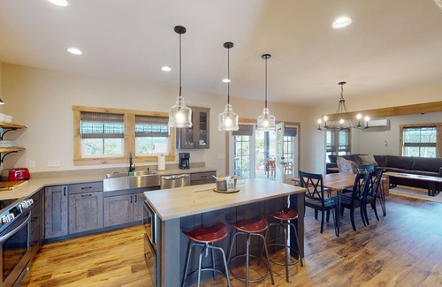 Kimberling City Cabina | Luxury Retreat on TRL - 5 Bed, 5.5 Bath, Sleeps 14