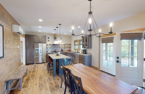 Kimberling City Cabina | Luxury Retreat on TRL - 5 Bed, 5.5 Bath, Sleeps 14