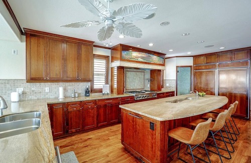 Discovery Bay Casa | Luxury Retreat with Waterfront View Delta Access