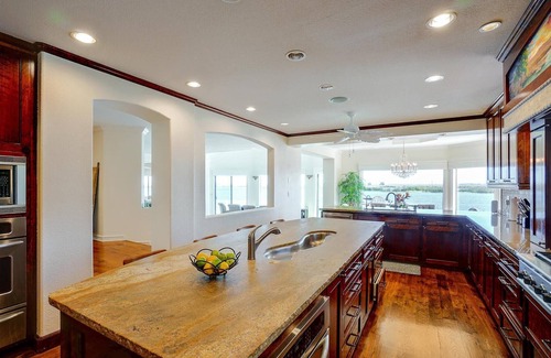 Discovery Bay Casa | Luxury Retreat with Waterfront View Delta Access