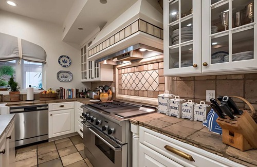 Newton Casa | Luxury Retreat with Pool & Hot Tubs – Perfect Getaway!