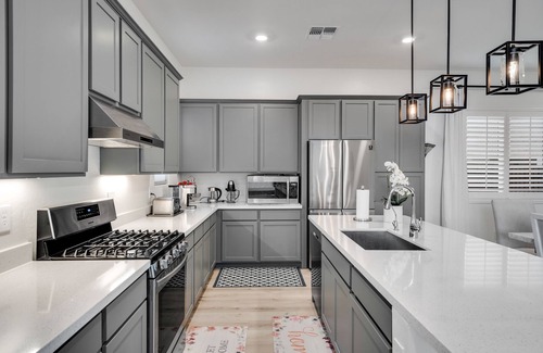 Peoria Casa | Luxury RH Furnished-Modern Home-Super Clean -All 5 stars review-Great Location