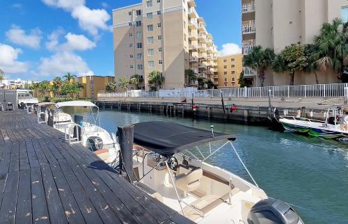 West Little Havana Casa | Luxury RiverFront By Renzzi