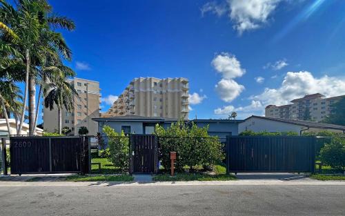 West Little Havana Casa | Luxury RiverFront By Renzzi