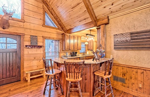 East Ellijay Cabina | Luxury Riverfront Cabin - Pet Friendly