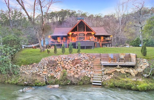 East Ellijay Cabina | Luxury Riverfront Cabin - Pet Friendly