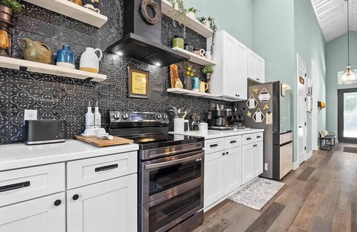 High Springs Casa | Luxury Riverfront Barndominium!