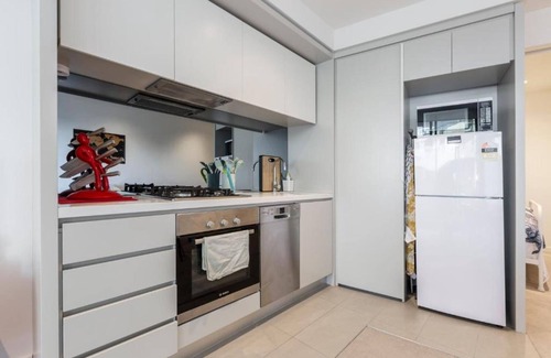 Kew Apartamento | LUXURY RIVERSIDE RESORT⭐POOL⭐SPA⭐ TRAM⭐NBN⭐PARKING