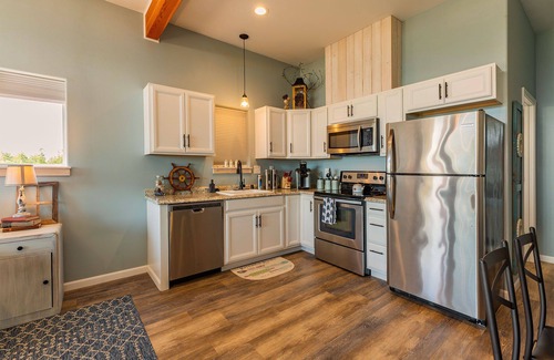 Homer Apartamento | Luxury Romantic Couple's Getaway Overlooking Kachemak Bay