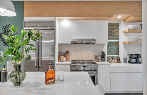 Tremont Casa | Luxury Rooftop Oasis Tremont: Sauna & Cold Plunge